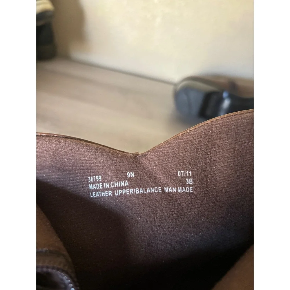 Clarks Women's 9N‎ Brown Leather Ankle Boots Block Heel Boho Cottage Office Work